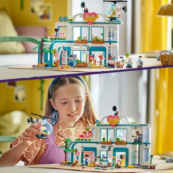 LEGO® 42621 Friends Heartlake City Hospital, leksak med helikopter och minifigurer inklusive hösten och en hund