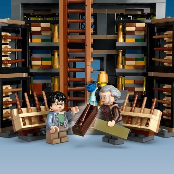 LEGO® Harry Potter 76439 Ollivander och Madame Guipure, färdig att bära för trollkarlar och trollkarlar