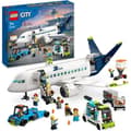 Miniatyrbild 1 av 6: LEGO® City 60367 Flygplansleksak med flygbuss, bogserbåt, bagagebil och 9 minifigurer
