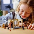 Miniatyrbild 4 av 4: LEGO® 76386 Harry Potter™ Hogwarts: The Polyjuice Potion Error, Byggset med minifigurer 20-årsutgåva