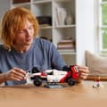 Miniatyrbild 5 av 6: LEGO Icons 10330 McLaren MP4/4 och Ayrton Senna, modellbilset för vuxna