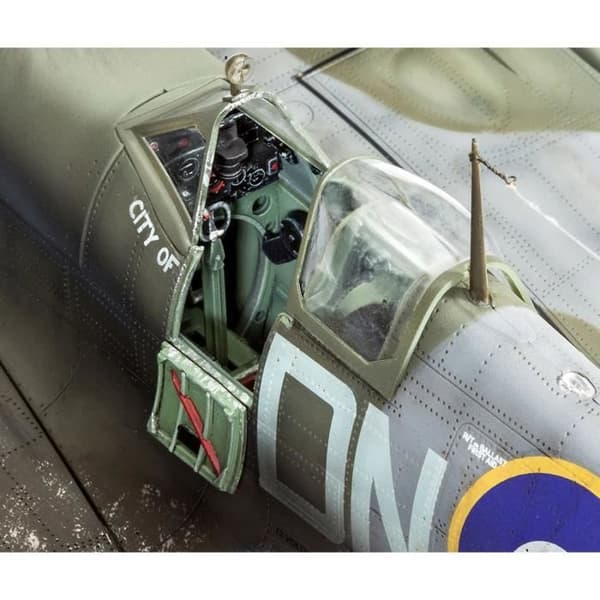 Flygplansmodell - REVELL - Spitfire Mk.IXC - 154 delar - Nivå 5/5 - Plast
