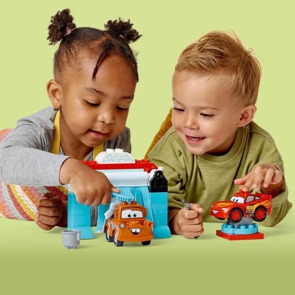 LEGO DUPLO Disney och Pixar 10996 biltvätt med Lightning McQueen och Martin, leksak