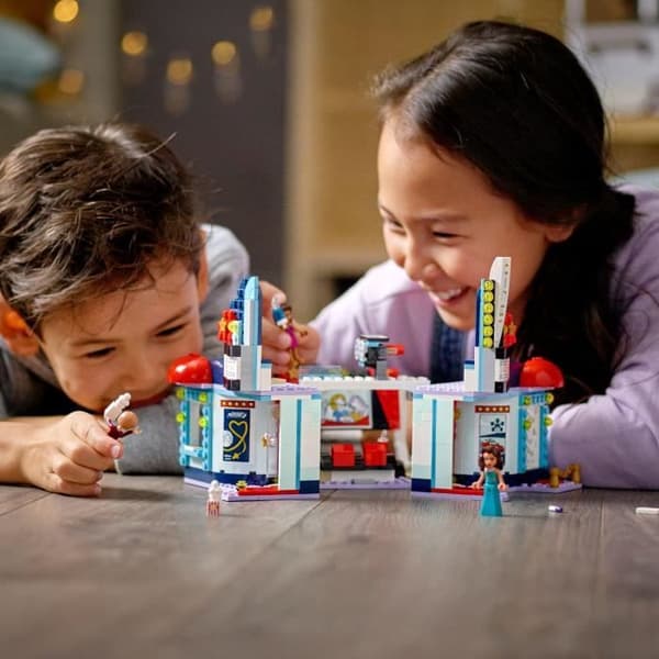 LEGO® Friends 41448 Heartlake City Movie Theater med telefonhållare, kreativ lek för flickor och pojkar från 7 år och uppåt