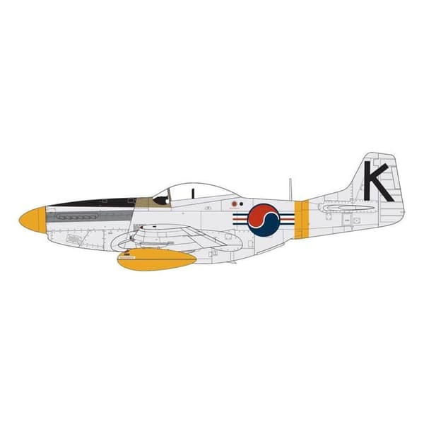 Flygplansmodell - AIRFIX - Nordamerikansk F-51D Mustang - Plast - Blandat - Unik färg