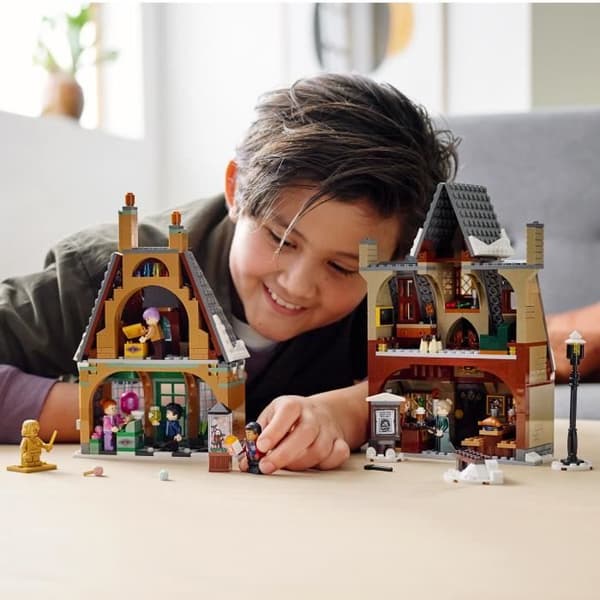 LEGO® 76388 Harry Potter™ Hogsmeade Village Tour 20-årsjubileumsupplaga med gyllene samlarminifigur