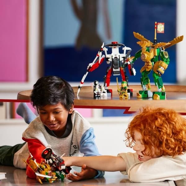 LEGO® NINJAGO 71781 Lloyd's Bot Battle – Evolutionsleksak med 2 minifigurer