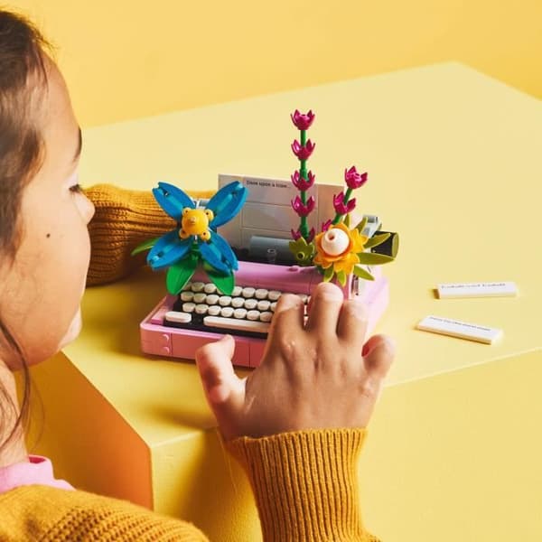 LEGO Creator 31169 3-i-1 Flower Skrivmaskin - Spel för tjejer från 8 år och uppåt