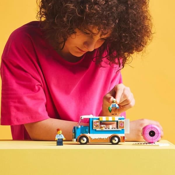 LEGO City 60452 Donut Food Truck – Byggleksak för pojkar från 5 år och uppåt