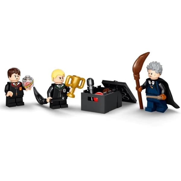 LEGO® Harry Potter Hogwarts™: Den första flyglektionen (76395)