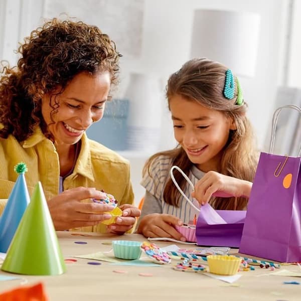 LEGO® DOTS 41926 Kreativt Festkit med Cupcakes, Födelsedagsdekoration, Pyssel för Barn och DIY Kreativa Hobbys