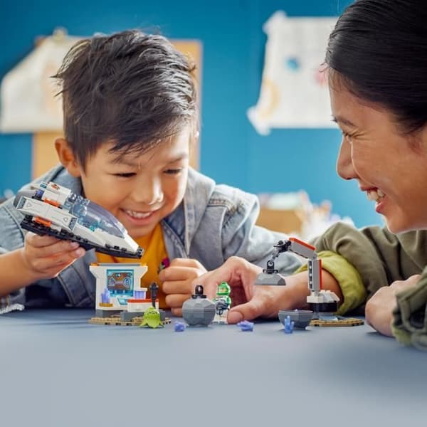 LEGO® 60429 City Skeppet och upptäckten av asteroiden, leksak med 2 astronautminifigurer och utomjordisk figur