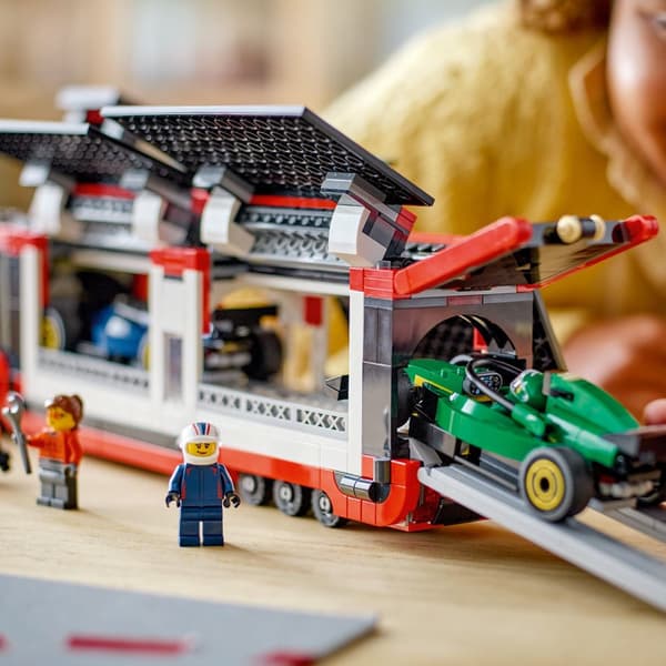 LEGO City 60445 City 60445 F1 lastbil med F1 RB20 og AMR24 biler