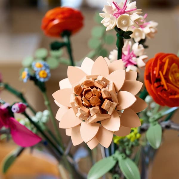 LEGO ICONS 10342 Vacker bukett med rosa blommor Blommor Nya botaniska