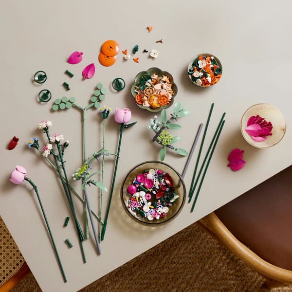 LEGO ICONS 10342 Vacker bukett med rosa blommor Blommor Nya botaniska