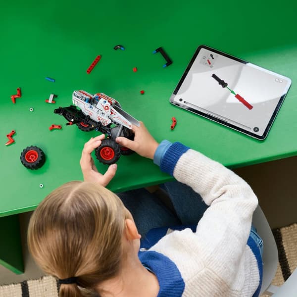 LEGO 42200 Technic - Monster Jam ThunderROARus takaisinvetomoottorilla
