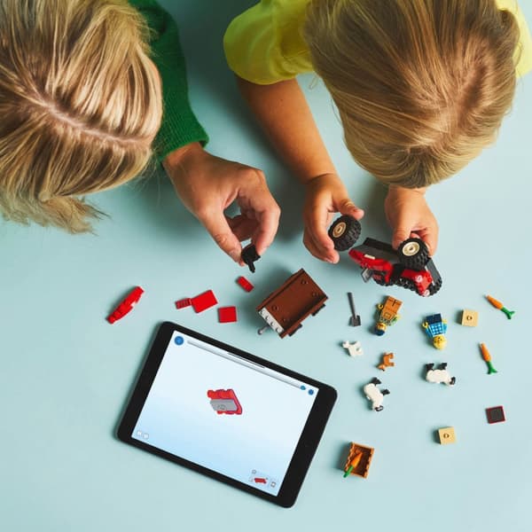 LEGO 60461 City - Punainen traktori perävaunulla ja lampaat Village Farmer -eläimillä