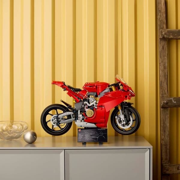 LEGO Technic 42202 Ducati Panigale V4 S motorcykel - byggbar motorcykel för vuxna