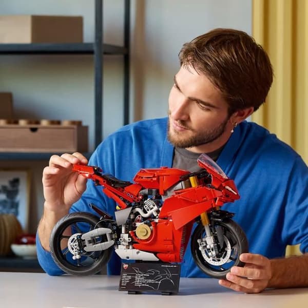 LEGO Technic 42202 Ducati Panigale V4 S motorcykel - byggbar motorcykel för vuxna