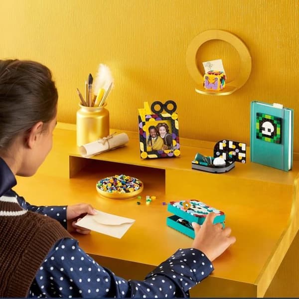 LEGO® DOTS 41811 Hogwarts Skrivbordsset, Tillbaka till skolans material, Harry Potter Toy