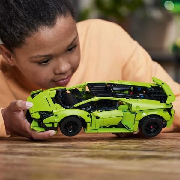 LEGO® Technic 42161 Lamborghini Huracán Tecnica, modellbilsats för barnmotorsportfans