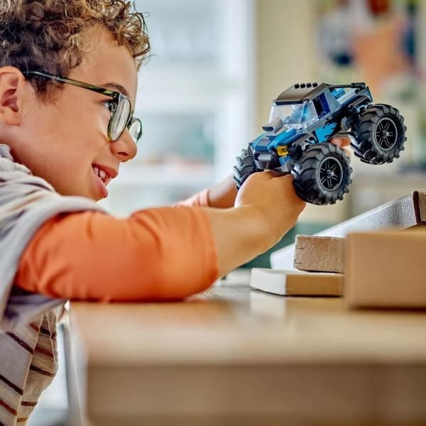 LEGO® 60402 City Den blå monstertrucken, terränglastbilsleksak och förarminifigur, barnpresent