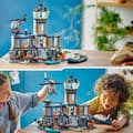 Miniatyrbild 5 av 6: LEGO® 60419 City Djuphavspolisfängelse, leksak med helikopter och båt, 7 minifigurer och hundfigur