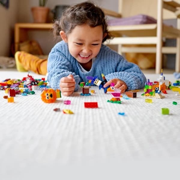 LEGO® 4+ Classic 11013 kreativa genomskinliga klossar, byggset med klossar inklusive djur för barn