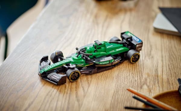 LEGO Aston Martin Aramco F1 AMR24 racerbil