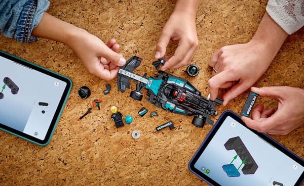 LEGO Mercedes AMG F1 W15 racerbil