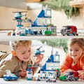 Miniatyrbild 5 av 6: LEGO® City 60316 polisstation, leksakshelikopter, polisbil, hundminifigur, leksakssopbil