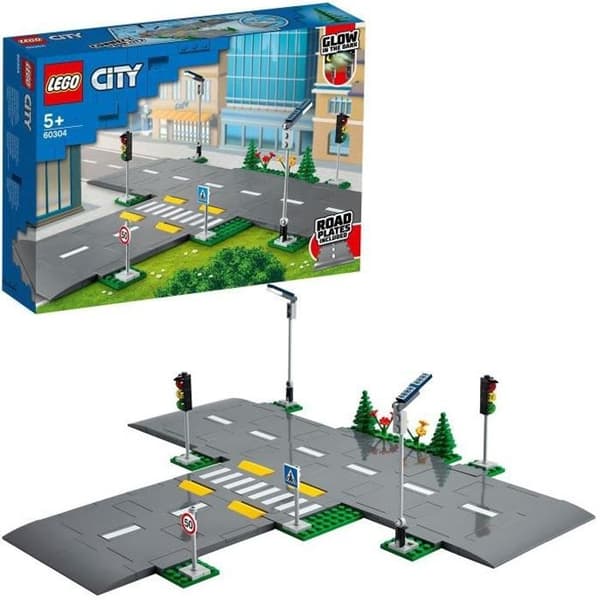 LEGO® City 60304 byggbar korsning, stadsbyggnadsspel med sammankopplade skyltar och vägar för pojkar eller flickor