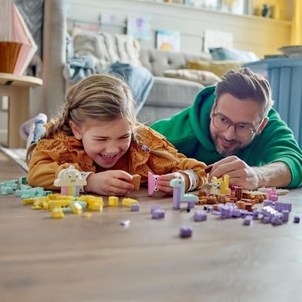 LEGO® Classic 11028 Pastell Creative Fun, tegelleksak med dinosaurie och katt, present
