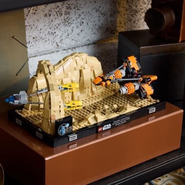 LEGO® Star Wars 75380 Mos Espa Podracer Race Diorama, rymdskepp