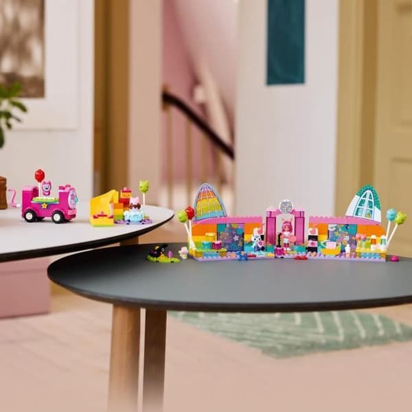 LEGO® Gabby och det magiska huset 10797 Gabbys Meowth Hall - Barnens rollspel
