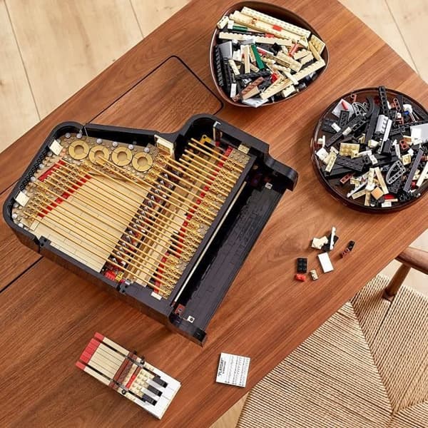 Leksak - LEGO - Flygande Piano - Svart - 3662 delar - Motoriska och elektriska funktioner