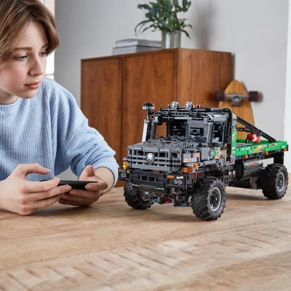 LEGO® Technic 42129 Mercedes-Benz Zetros fjärrkontroll 4x4 testbil, modellbil Mercedes, fjärrkontroll lastbil, vuxna