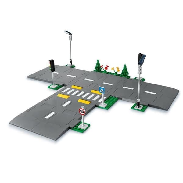 LEGO® City 60304 byggbar korsning, stadsbyggnadsspel med sammankopplade skyltar och vägar för pojkar eller flickor
