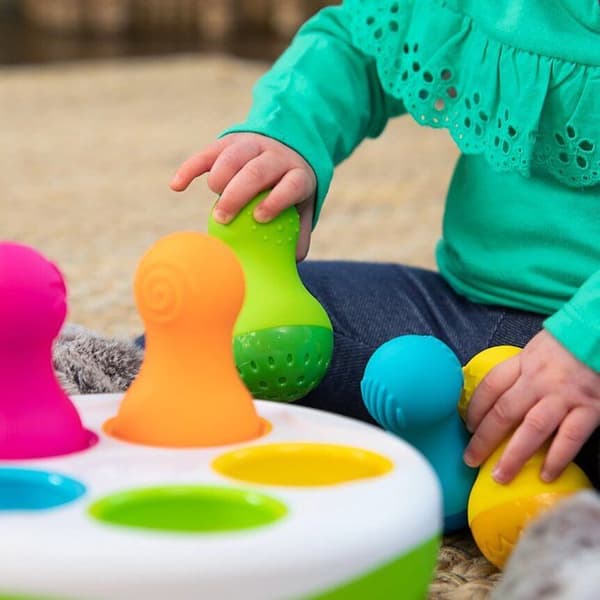 Spel för tidig inlärning - TOMY - Tomy Spinny Pins - Baby - 18 månader - Blandat - Levereras ihopsatt - 10 stycken - Flerfärgad