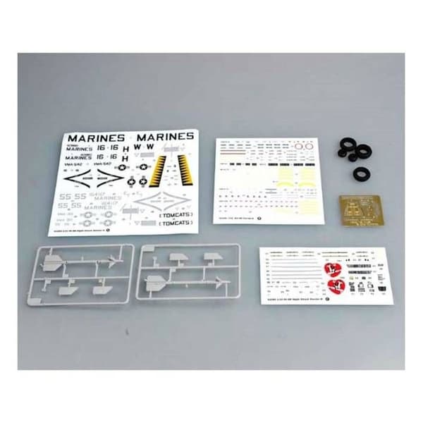 TRUMPETER 1/32 AV8B HARRIER II jaktplan - Nattmodell - Pojke - 15 år gammal