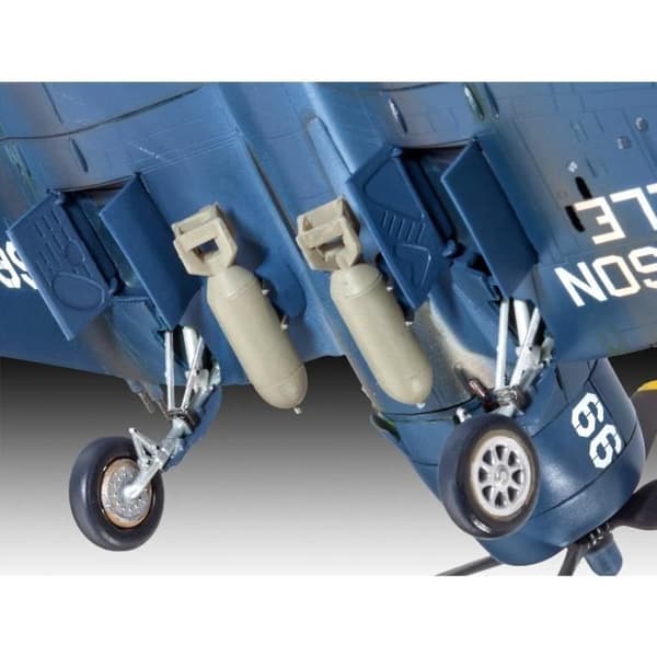 Flygplansmodell - REVELL - F4U-4 Corsair - 65 delar - Svårighetsgrad 3 - Unik färg