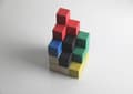 Miniatyrbild 3 av 4: Wissner - Wissner080555.000 - (R) AKTIV lernen - SOMA-kub, 7 färgade element, i biologiskt nedbrytbar låda - RE-Wood(R)
