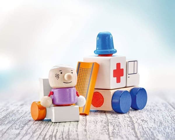 Träfordon - Selecta - 62081 - Ambulans - 7 delar - Ekologiskt ansvarsfull - Unisex