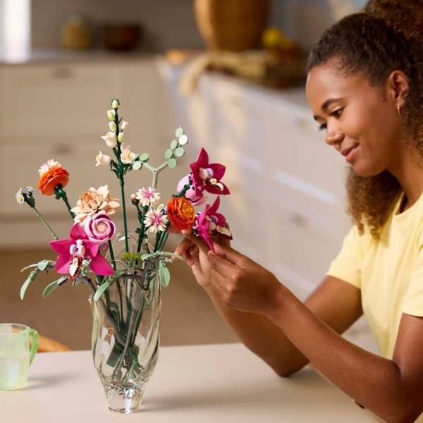 LEGO Botany 10342 Den vackra buketten med rosa blommor - Byggset för vuxna