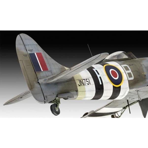 Flygplansmodell - REVELL - Hawker Tempest V - 212 delar - Skala 1/32