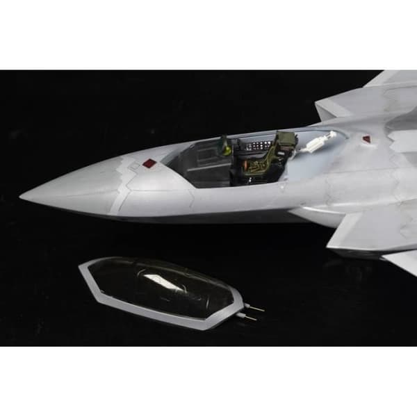 Maquette Flygplan Kinesisk J-20 Mighty Dragon-beast Mode Trumpeter 05821 1/48 - TRUMPETER - Modellvagn Promo