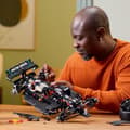 Pikkukuva 4 / 6: LEGO Technic 42171 Mercedes-AMG F1 W14 E Performance Replica -pöytäkoriste