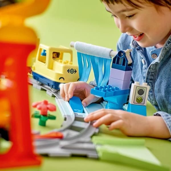 LEGO DUPLO My Town 10428 Iso interaktiivinen yhteisöjuna - Leluja pienille lapsille 3-vuotiaasta alkaen