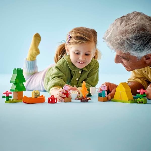 LEGO DUPLO Peppa Pig 10452 Campingsemester - Byggspel för barn från 2 år