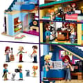 Pikkukuva 4 / 6: LEGO 42620 Friends Ollyn ja Paisleyn perhetalo, nukkehahmoilla ja tarvikkeilla